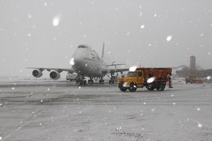 اطلاعیه فرودگاه مهرآباد برای پروازهای روز برفی ، مسافران تماس بگیرند