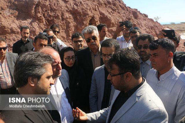 بخشی از فعالیت سایت پرورش میگو در نزدیکی گنبد نمکی قشم متوقف بخشی از فعالیت سایت پرورش میگو در نزدیکی گنبد نمکی قشم متوقف شد