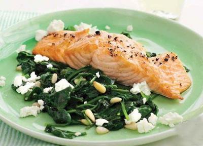 طرز تهیه سالمون کبابی با اسفناج و پنیر فتا